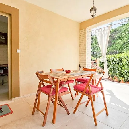 Apartment Romana 2 *