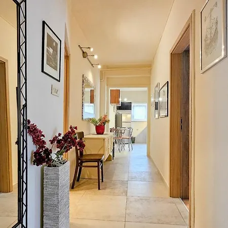 Apartment Romana 2 *