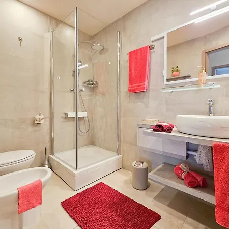 Apartment Romana 2 *