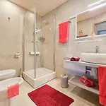 Apartament Romana 2 *